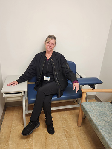 Photo of a bariatric IV chair.